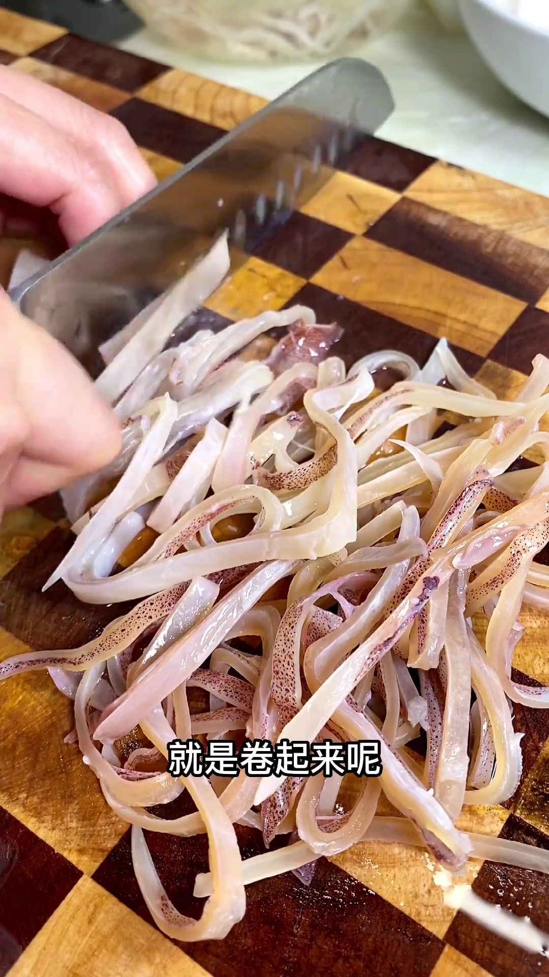 鱿鱼干煲汤煲粥煲菜都是很能提鲜提味的