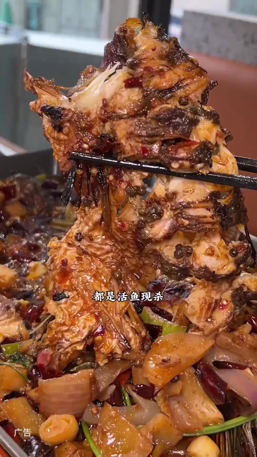 沙坪坝这家烤鱼老店居然开到观音桥来啦!还有好多乖桑桑甜品吃!