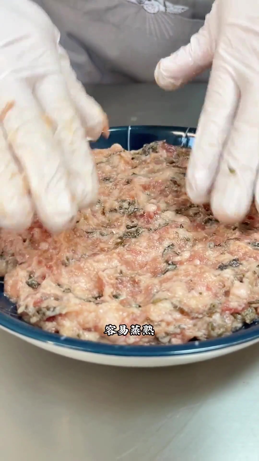 快手又好吃的梅干菜蒸肉饼子,肉馅拌一拌,上锅蒸15分钟!