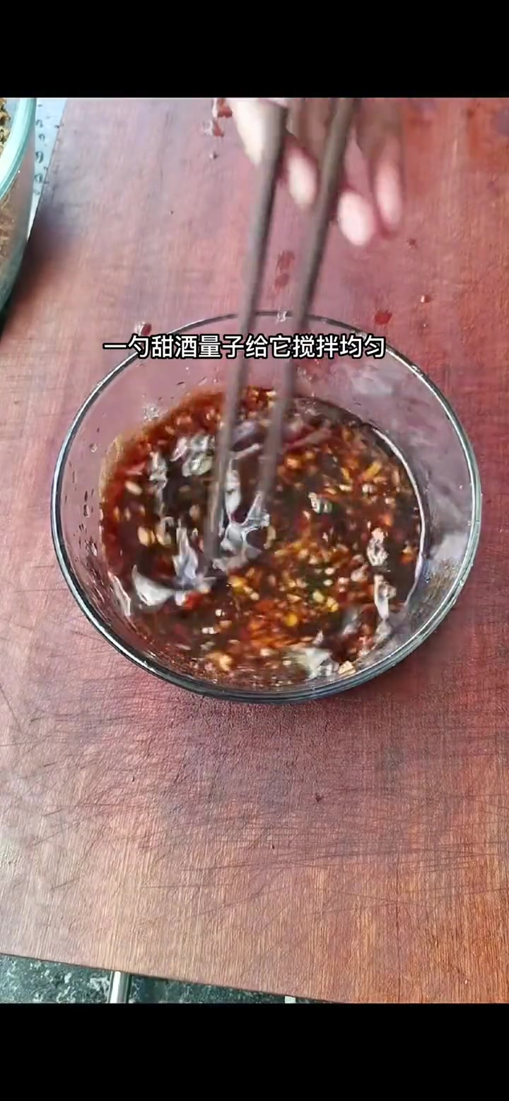 快过年了,盐菜扣肉桌子上少不了的一道菜,今天分享给大家