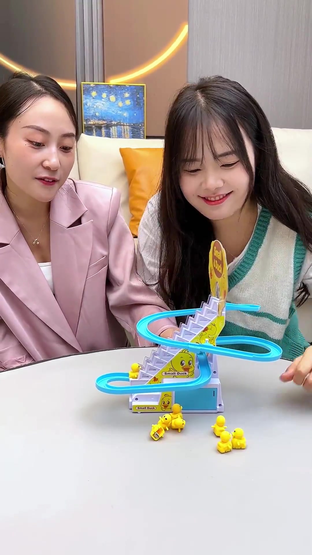 小鸭子爬楼梯玩具也可以这样玩