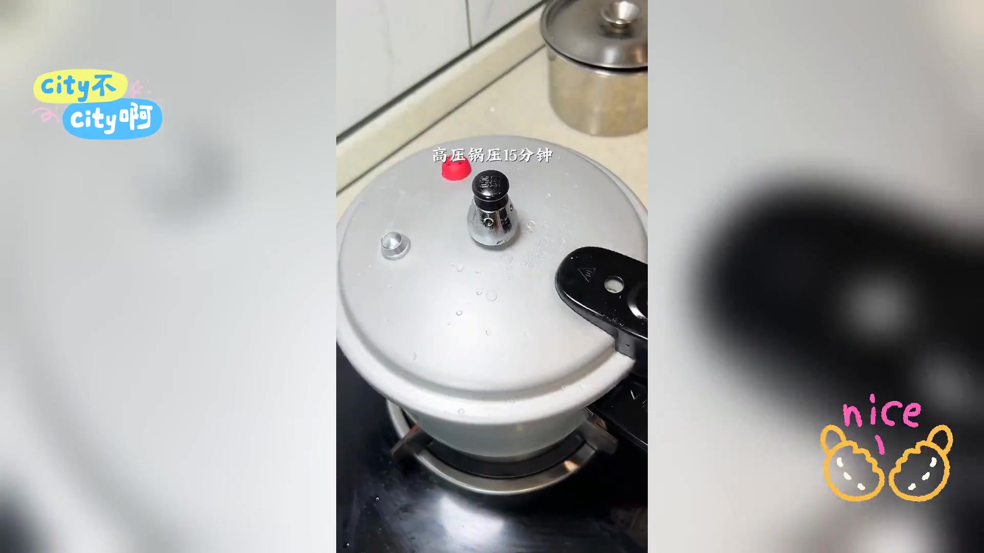 鲜美猪蹄莲藕花生汤,滋味醇厚