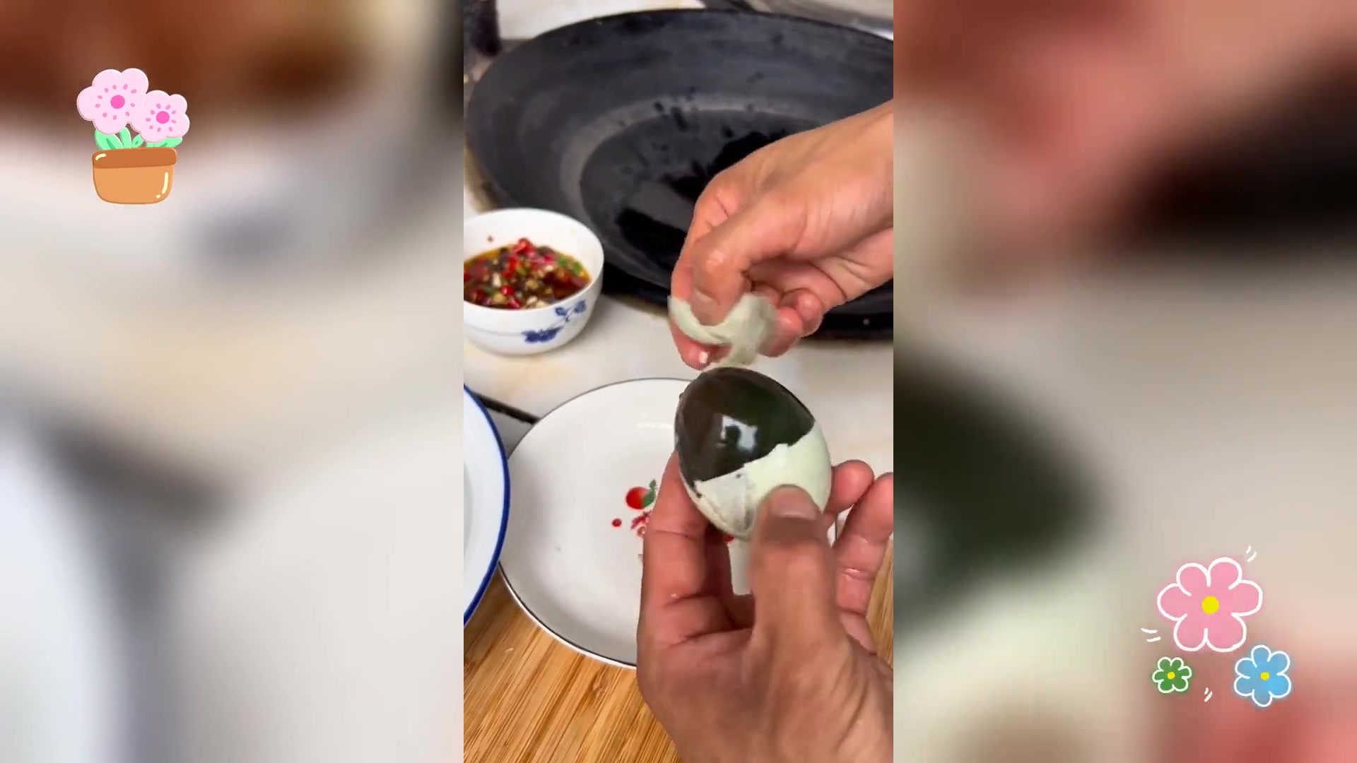 皮蛋凉拌上桌