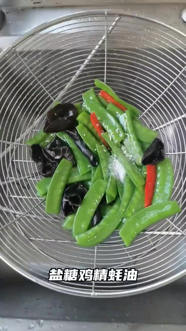 荷兰豆炒花枝,粤式家常美味