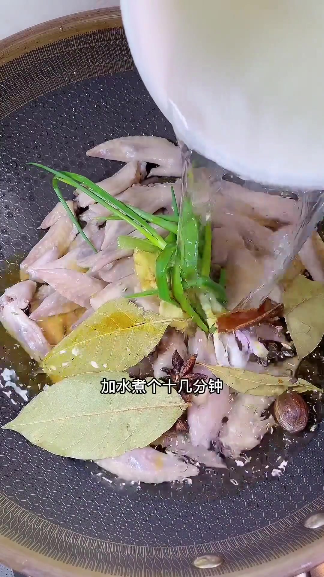 如果你的老婆喜欢追剧,这道冷吃鸡翅尖一定要做给她吃