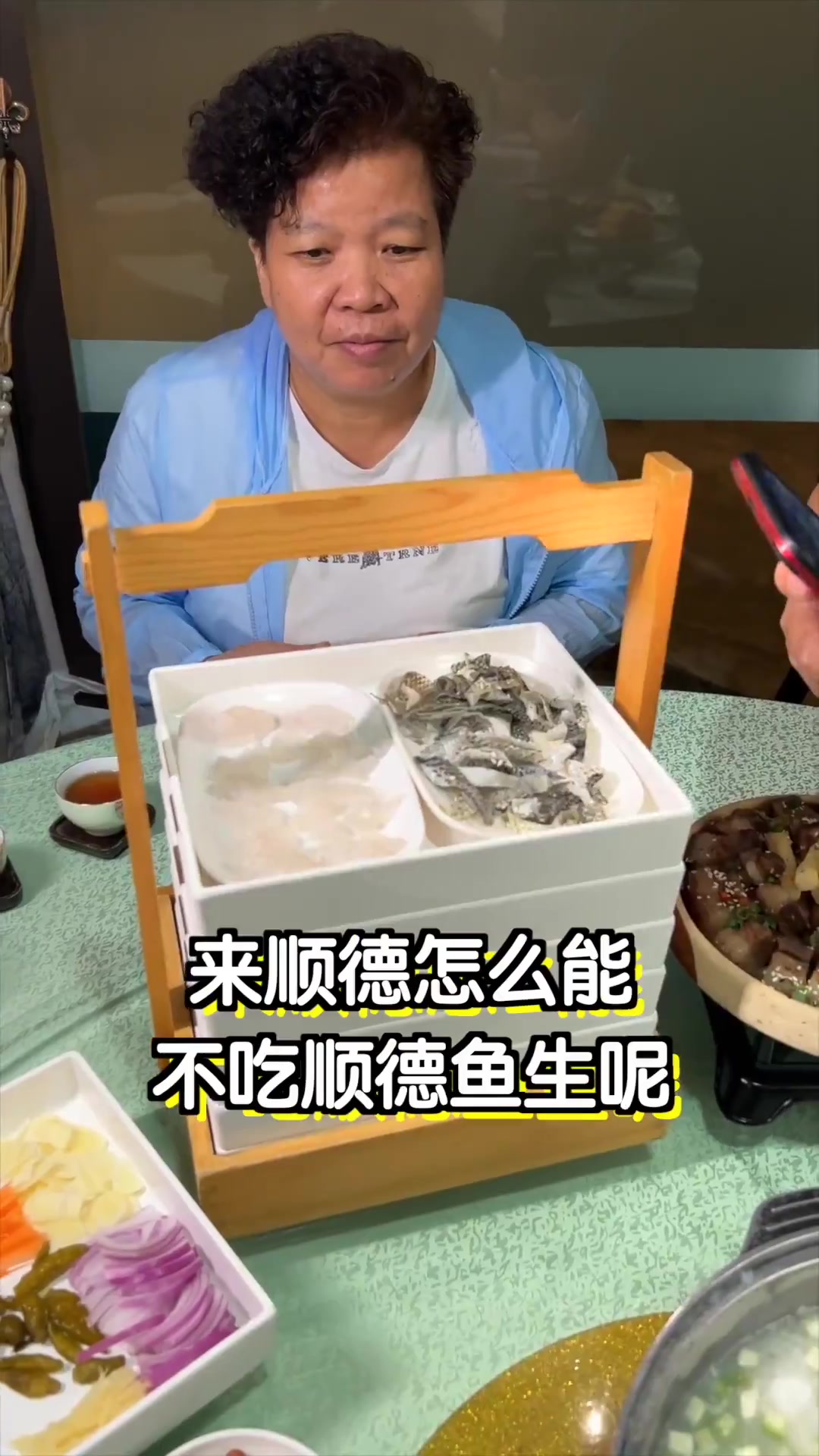 放假来顺德吃什么?顺德鱼生!脆皮烧鹅!本地煲仔饭!