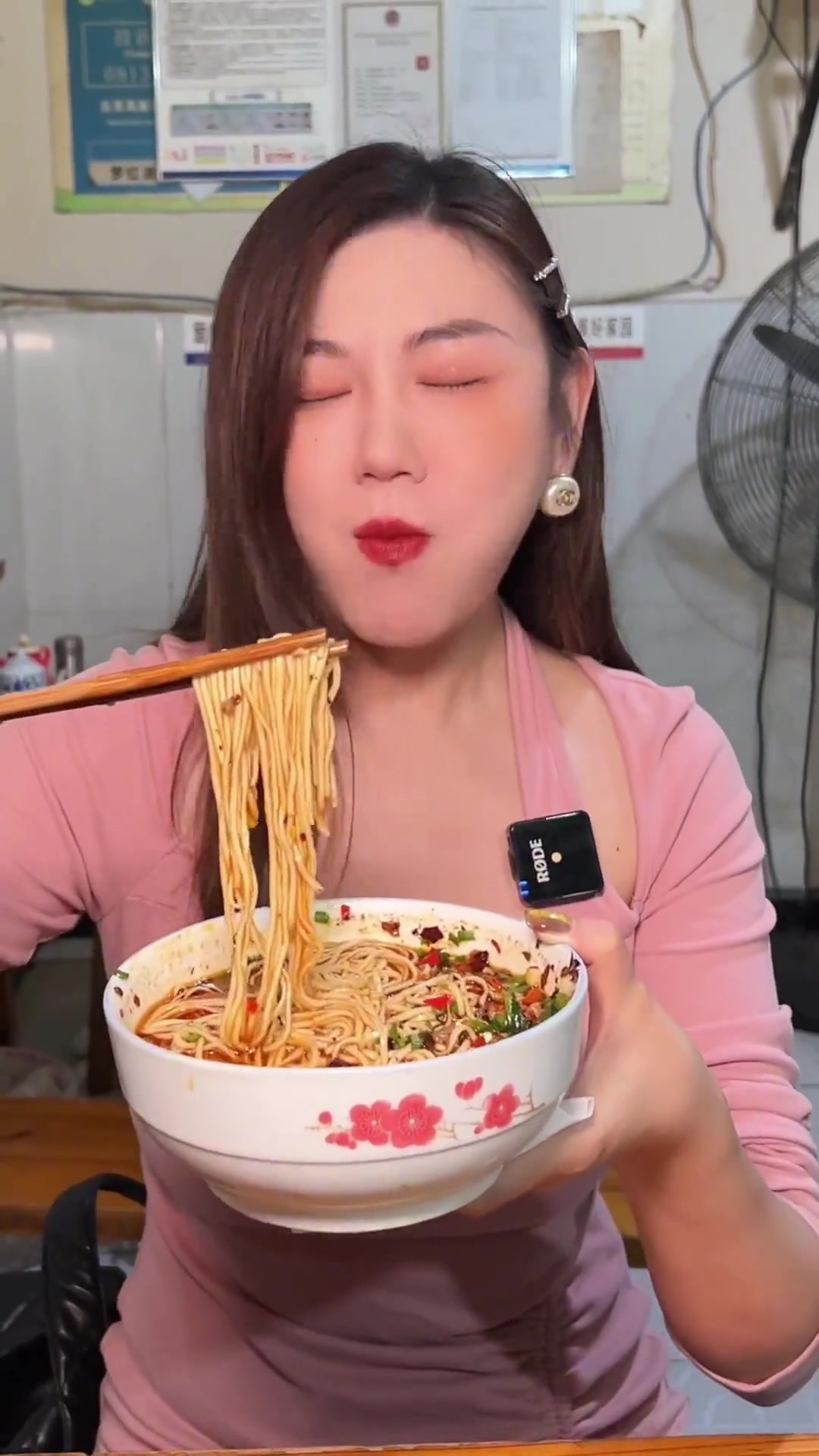 吃垮全国面店第五家-自贡鲜椒牛肉面!