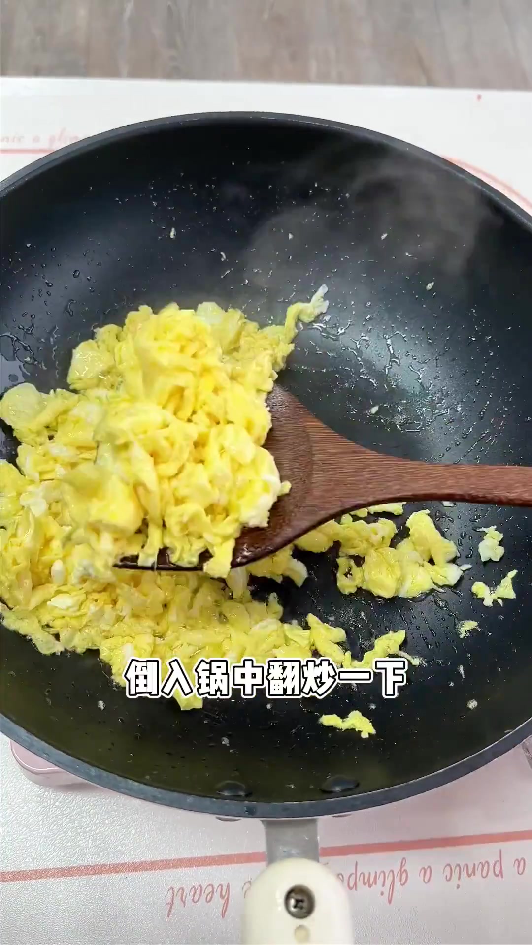 做北京烤鸭的途中,先来一顿番茄鸡蛋面垫垫肚子吧!