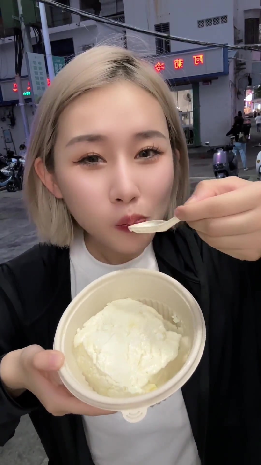 街头榴莲炒冰～36一份!都是大块榴莲果肉!太幸福了