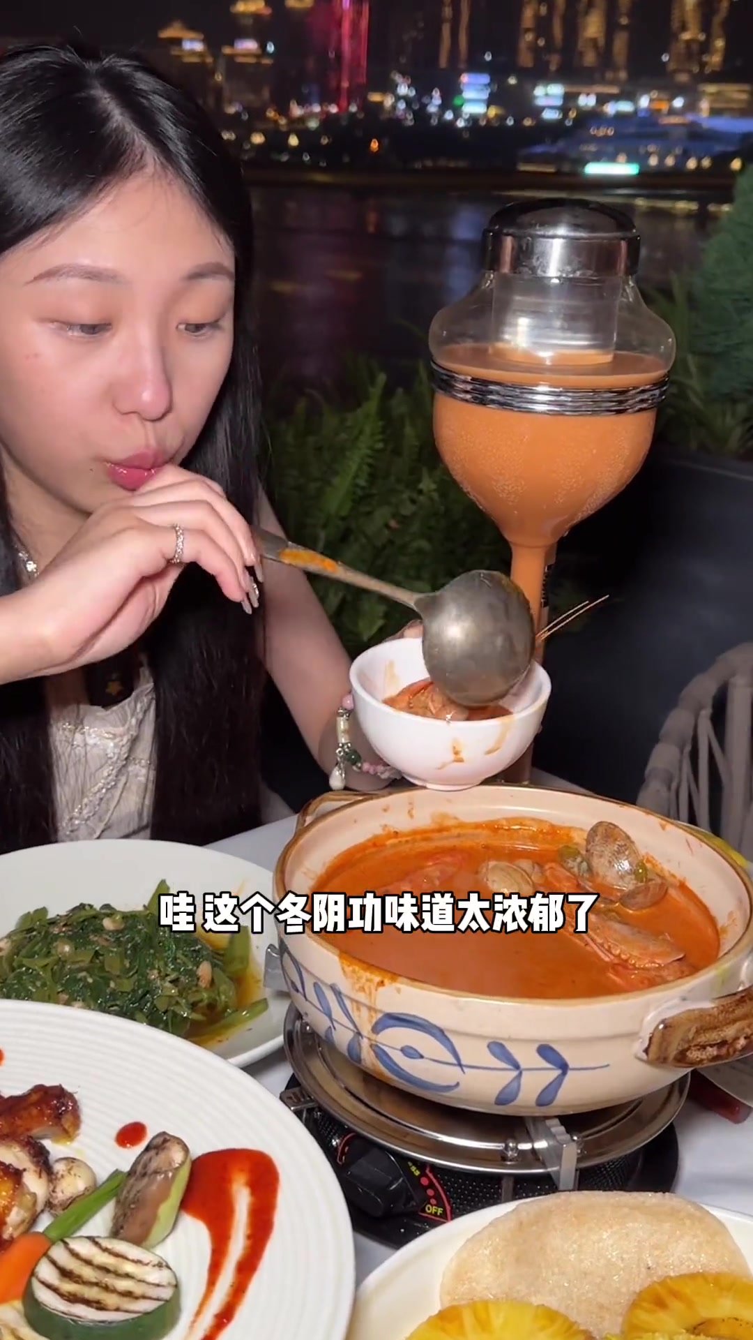 看着江景吃地道泰餐!爽翻!泰香米的咖喱蟹太好吃啦