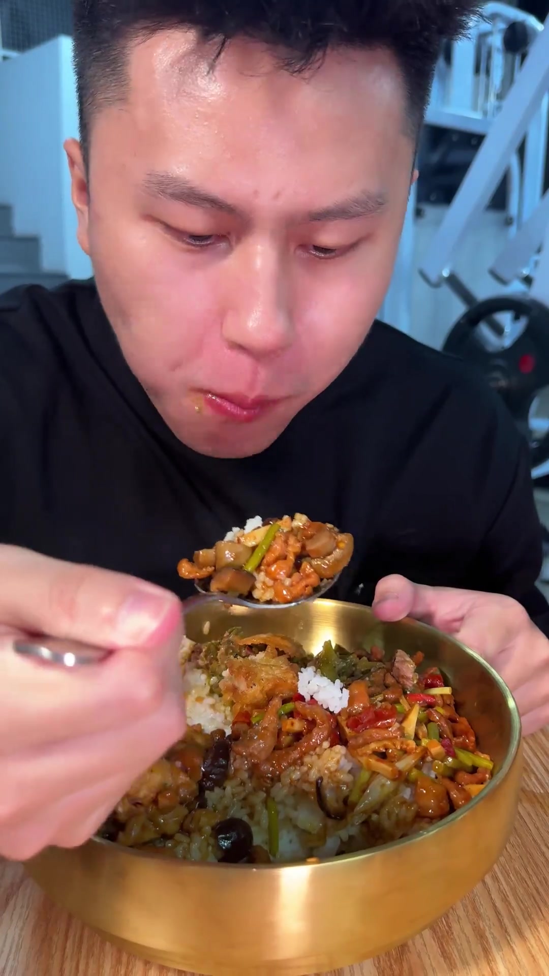 香菇滑鸡 小煎鸡 炸鸡排加鲜牛肉拌饭酱