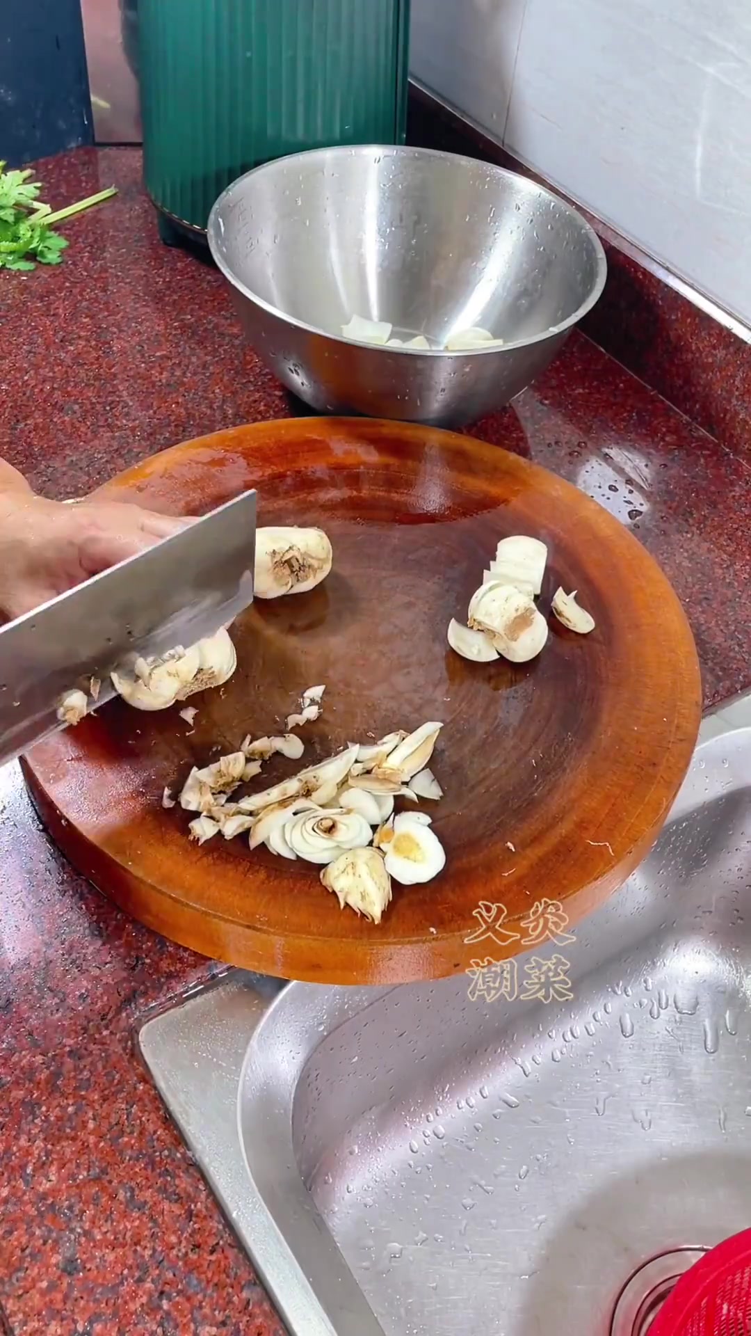 潮汕大排档的特色菜,芥末鹅肠,每桌必点
