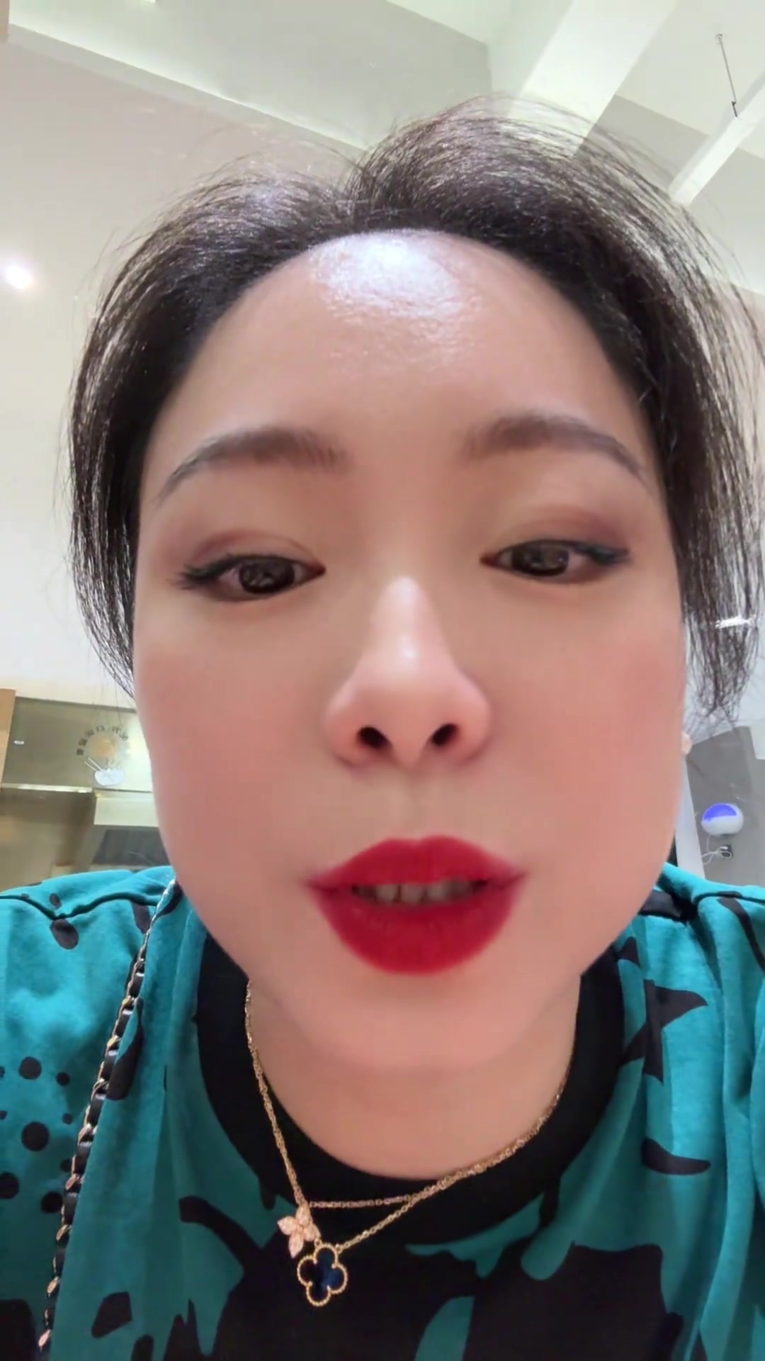 咱今天带小老外来吃咱温州五马街老锅贴!