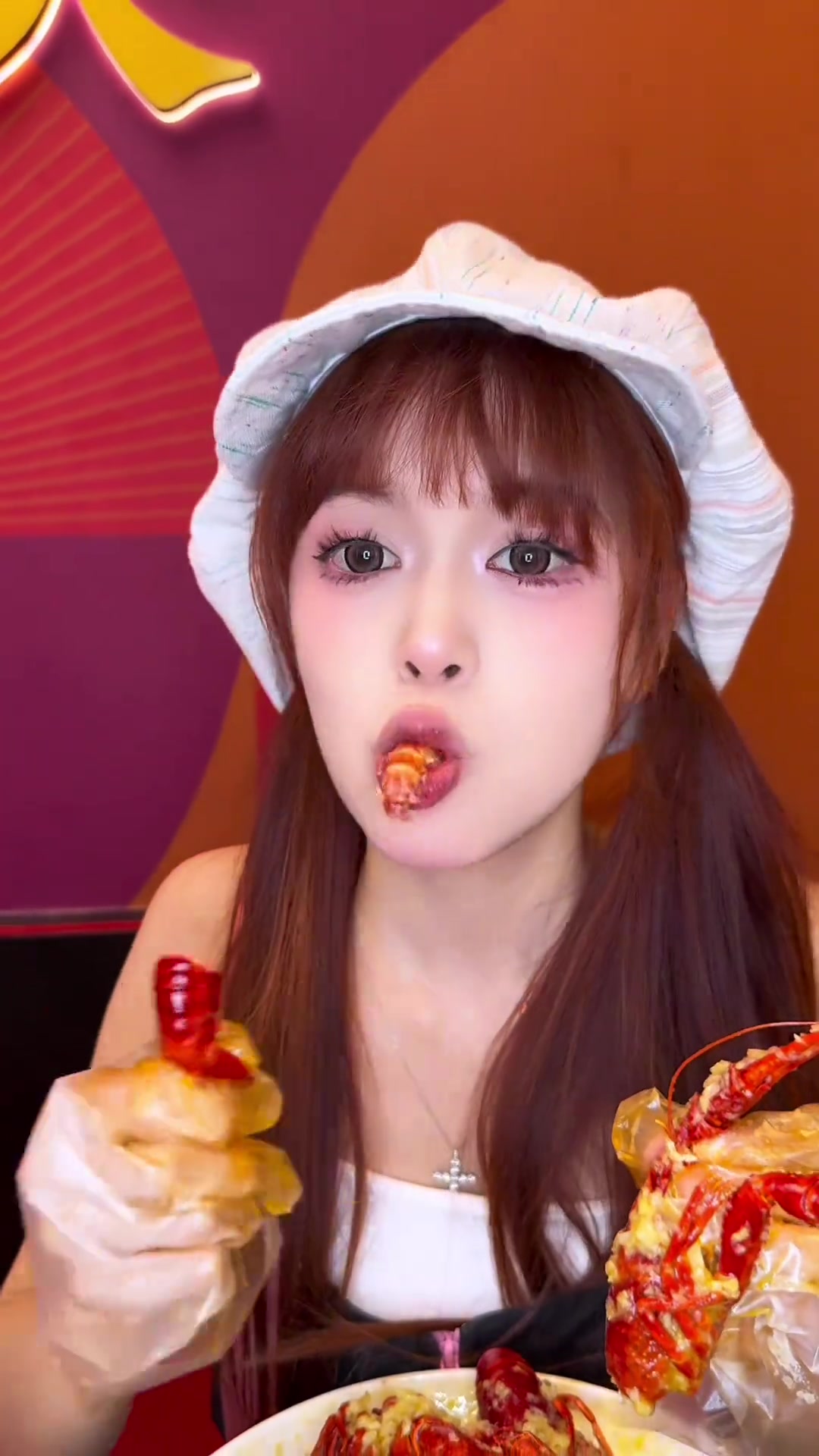 当刘冰冰深夜偷吃被老妈赶出家门是什么体验呢