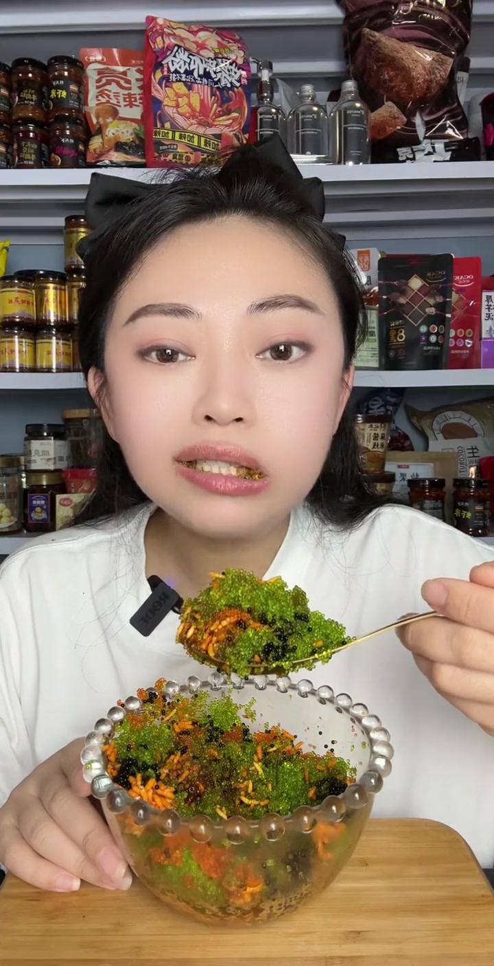 昨天文案不针对任何主播,做吃播都不容易