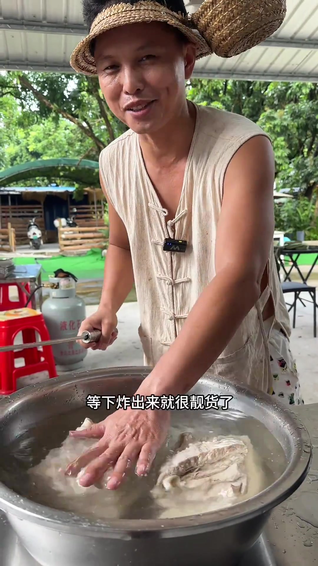 今天教大家家庭版炸扣肉做法!