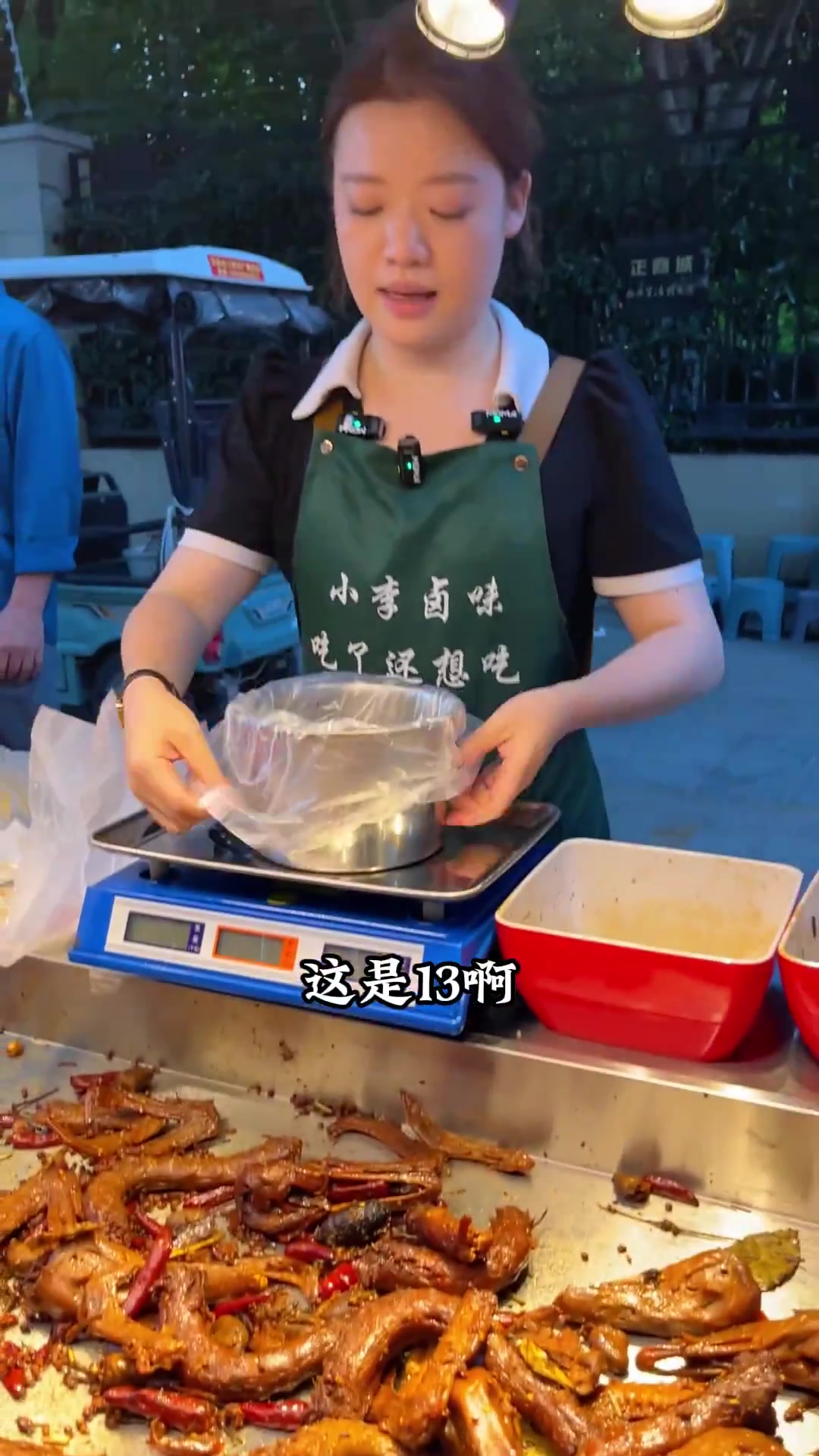 不怕吃苦就是干,今天准备了400多块钱鸭货,两小盆素菜