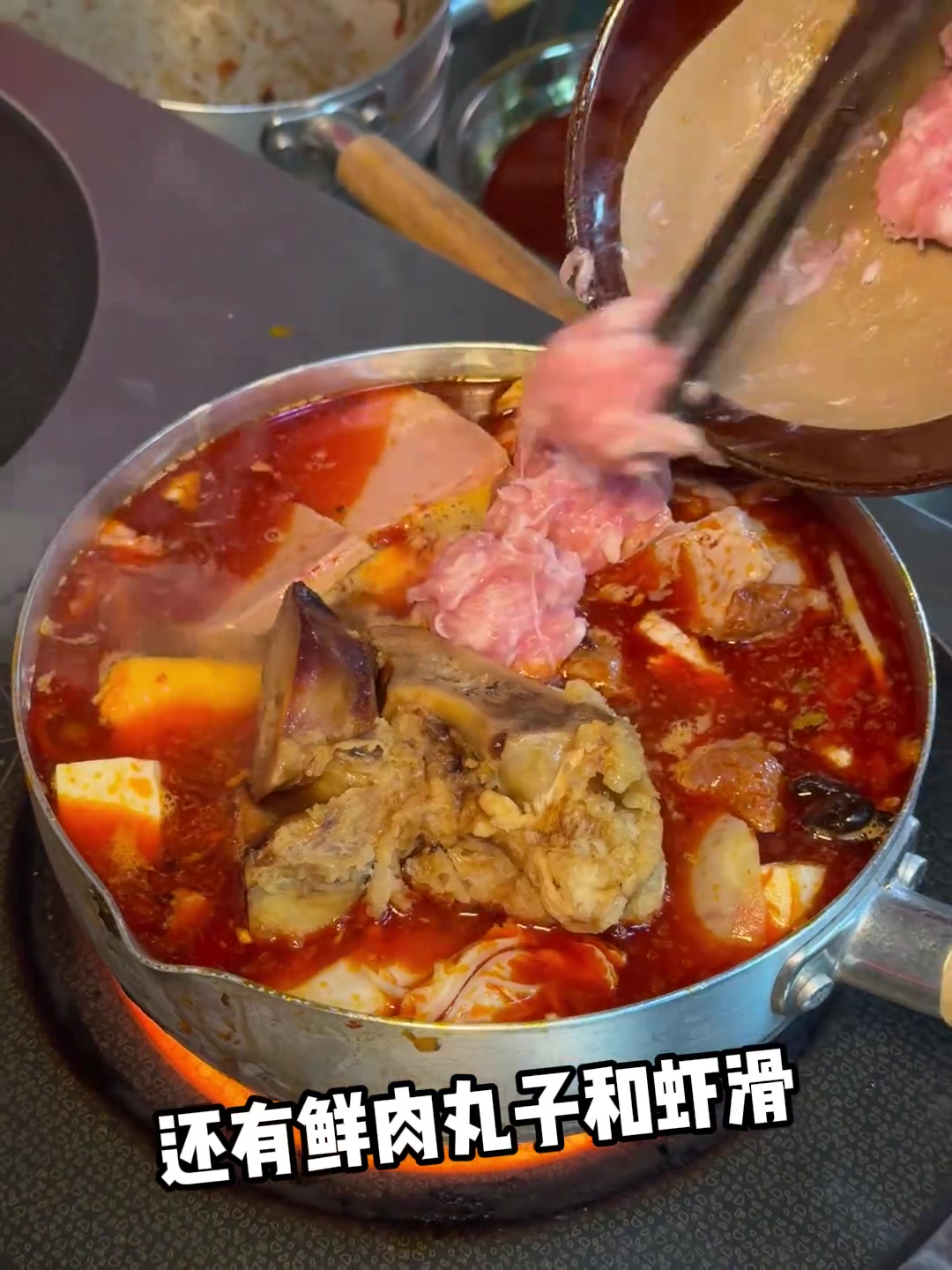 重庆街头100元火锅米线?