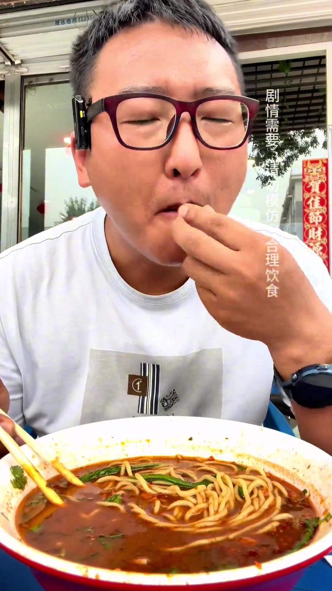 简单吃个山西面食大碗面,再配上自己带的小辣椒,那叫一个美!