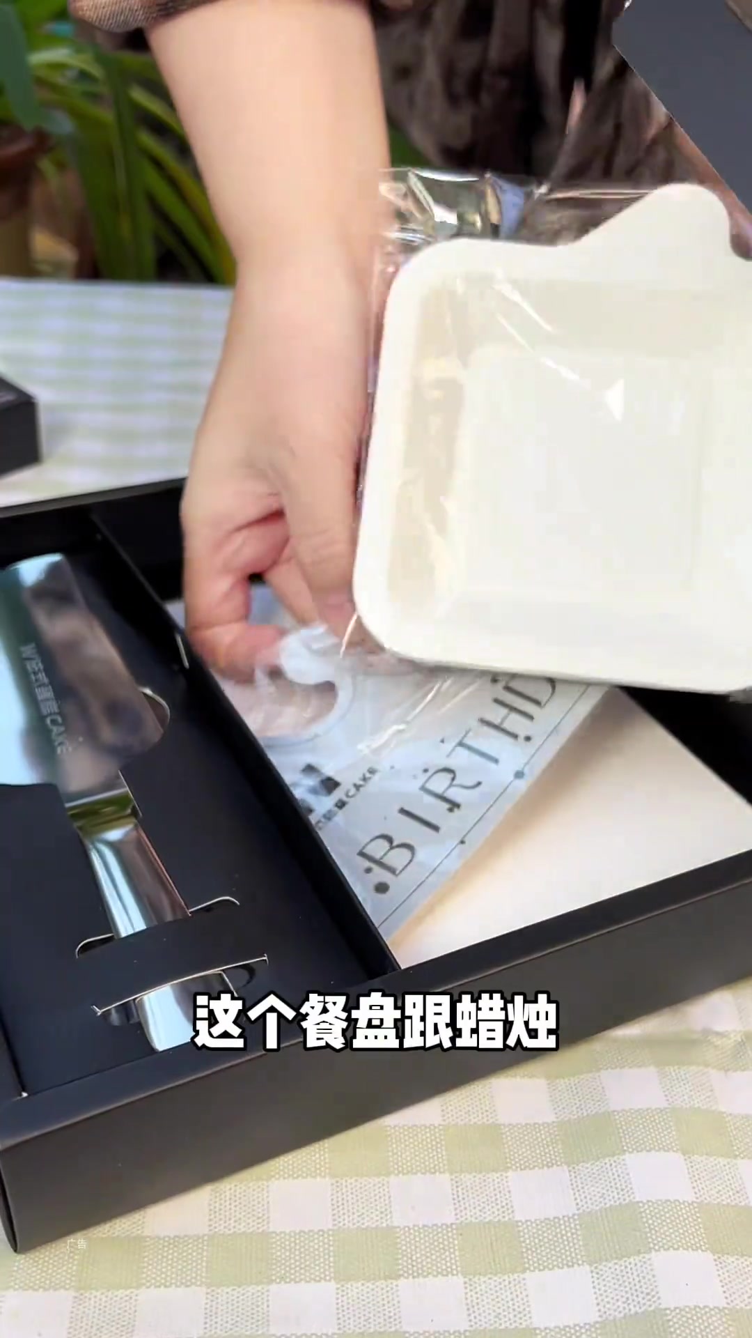 大个心形法式慕斯蛋糕,再加一个小个的,分量够够的