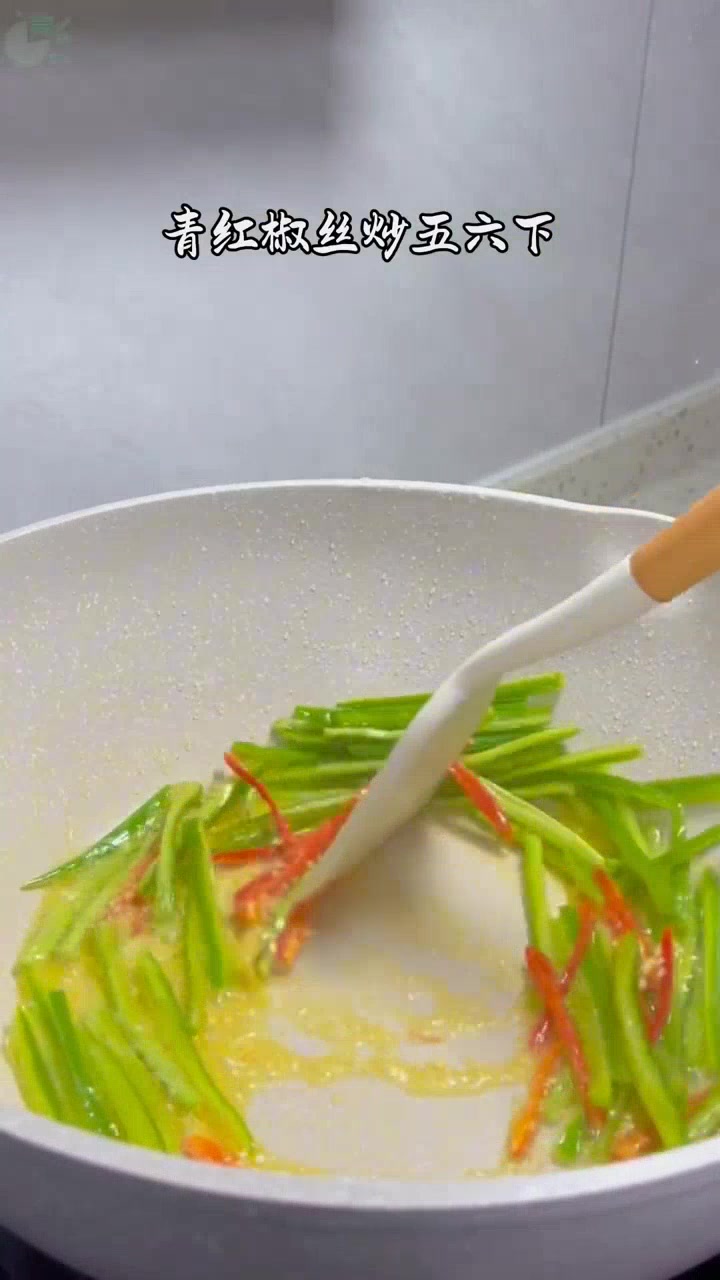 肉丝炒蒜黄香干,鲜嫩可口超下饭