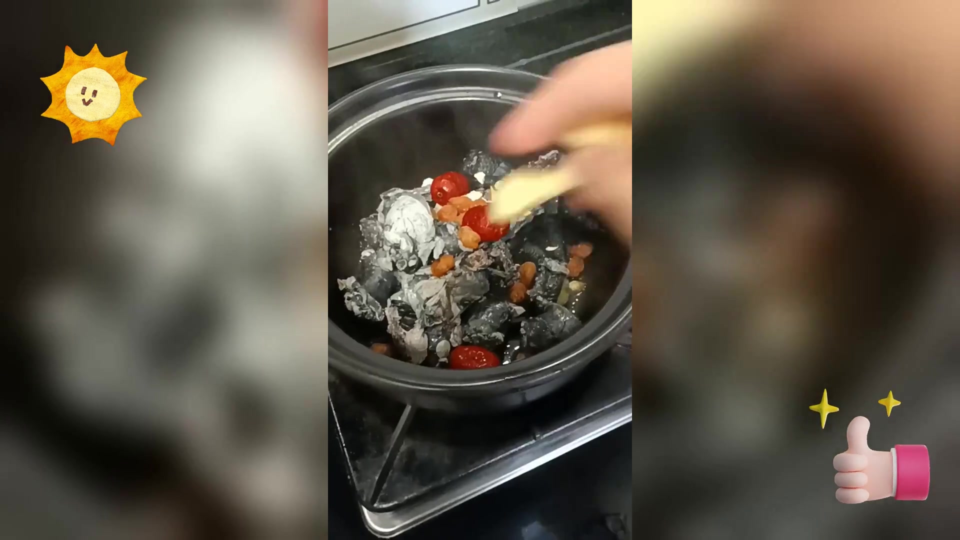 参鸡汤: 花旗参炖乌鸡精华