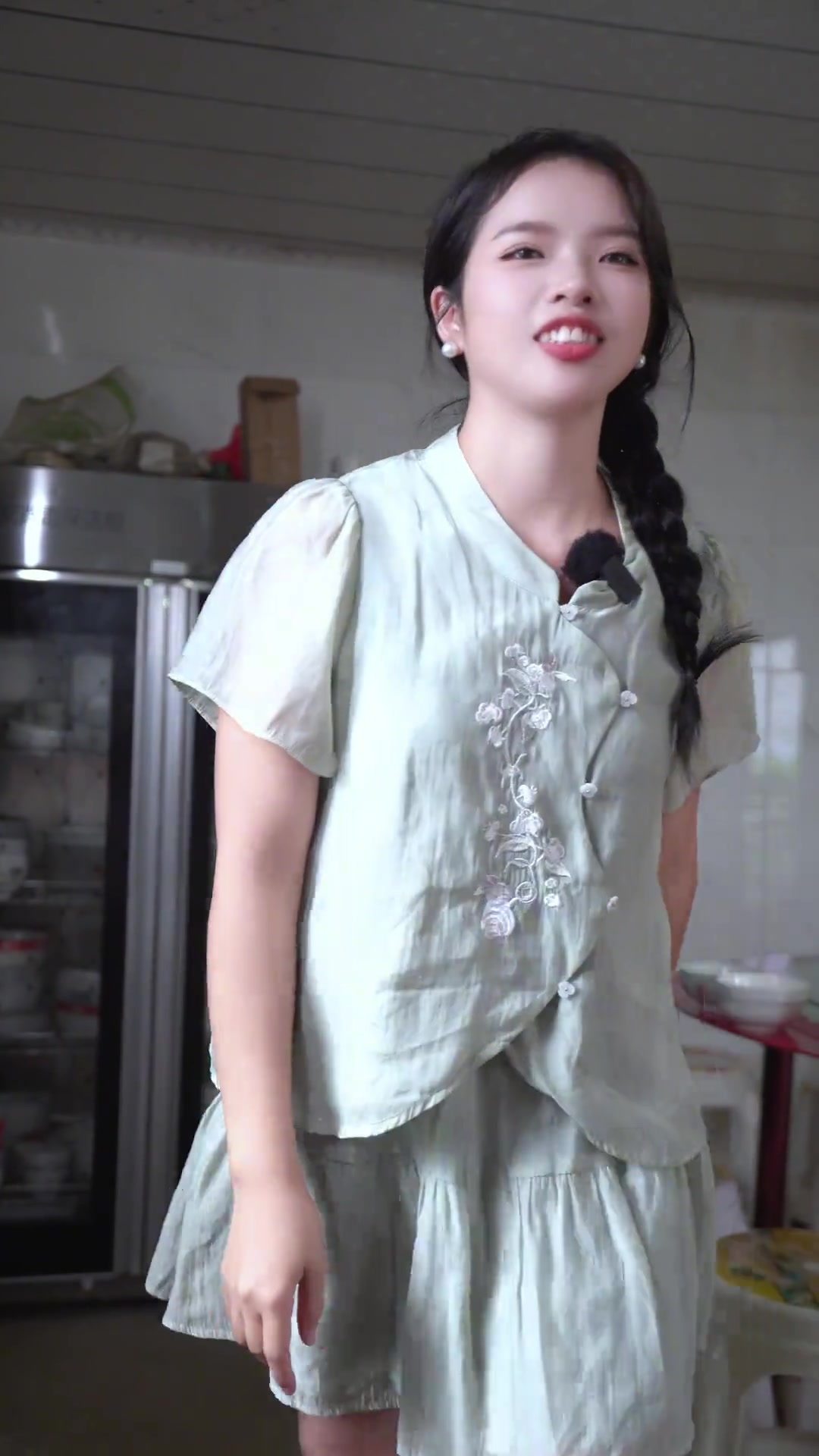 用一碗凉虾抓住夏天的尾巴,云南人夏天解暑必吃