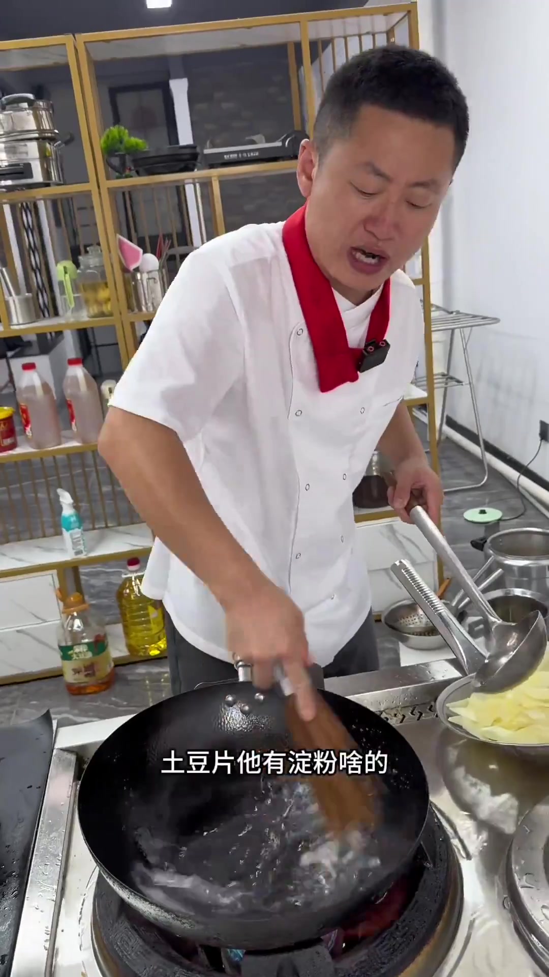 芹菜炒土豆片!