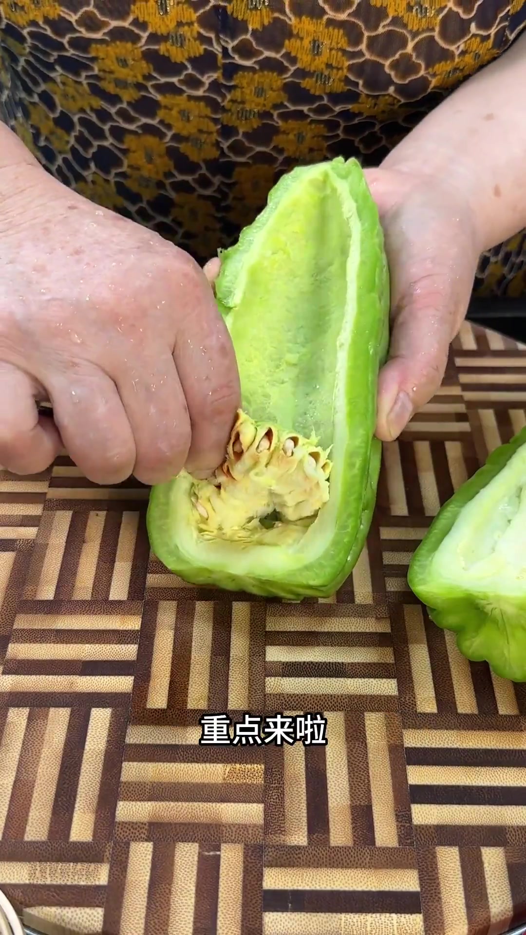 多了这个步骤,苦瓜炒蛋 完全不一样了