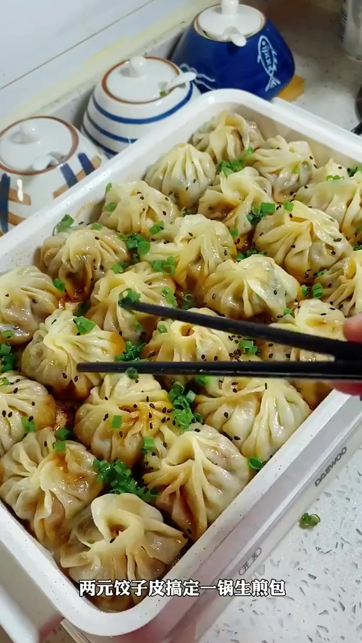 都吃晚饭了吗,来我家吃香菜牛肉的生煎包吧,嘎嘎香