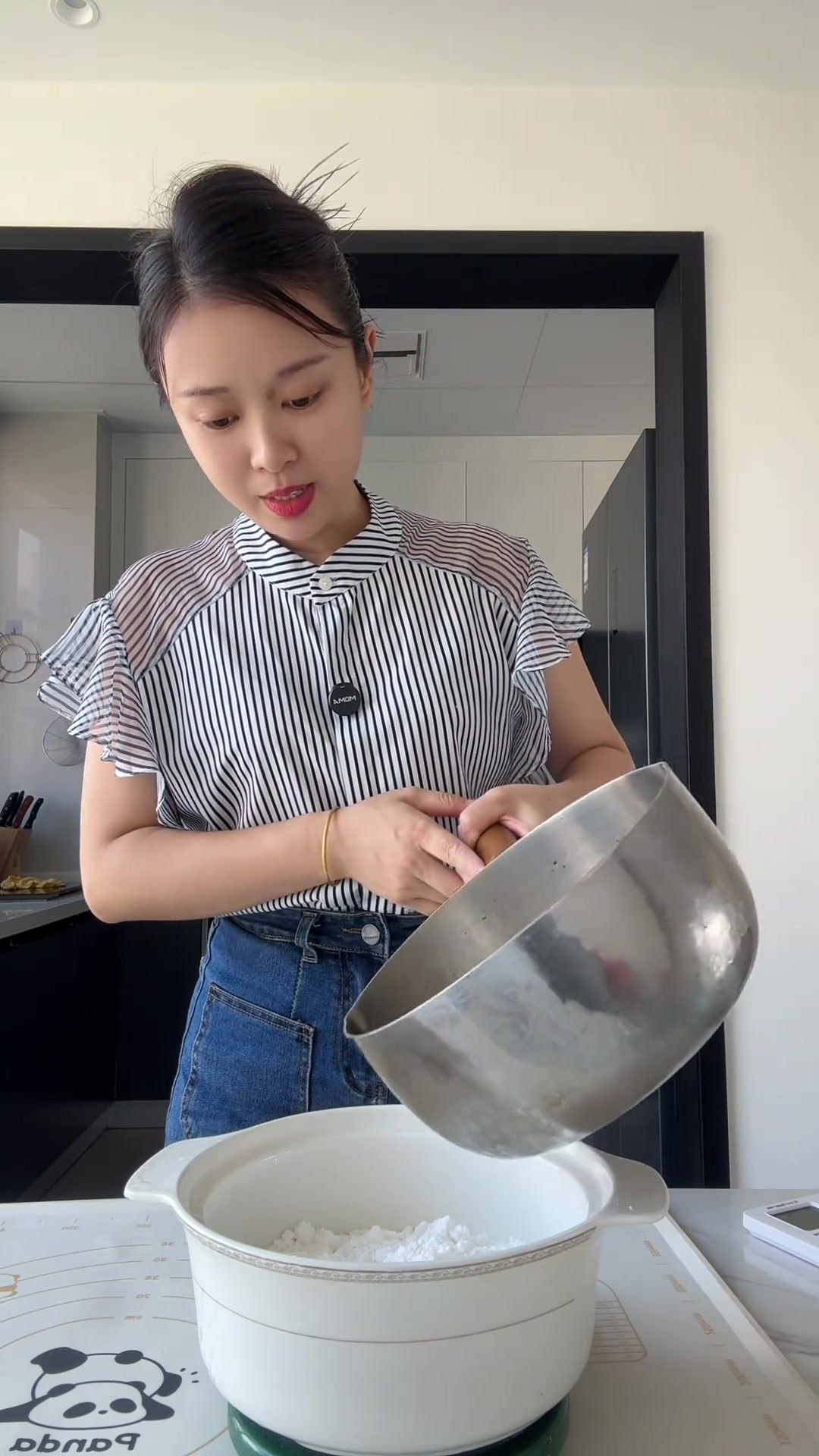 今天做了一些简单版紫薯冰皮月饼,按照这个方法做
