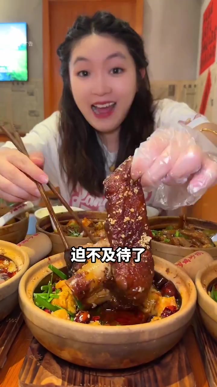 徐汇新开的罗妈砂锅太香了,成都砂锅,油泼毛血旺虎皮肘超下饭