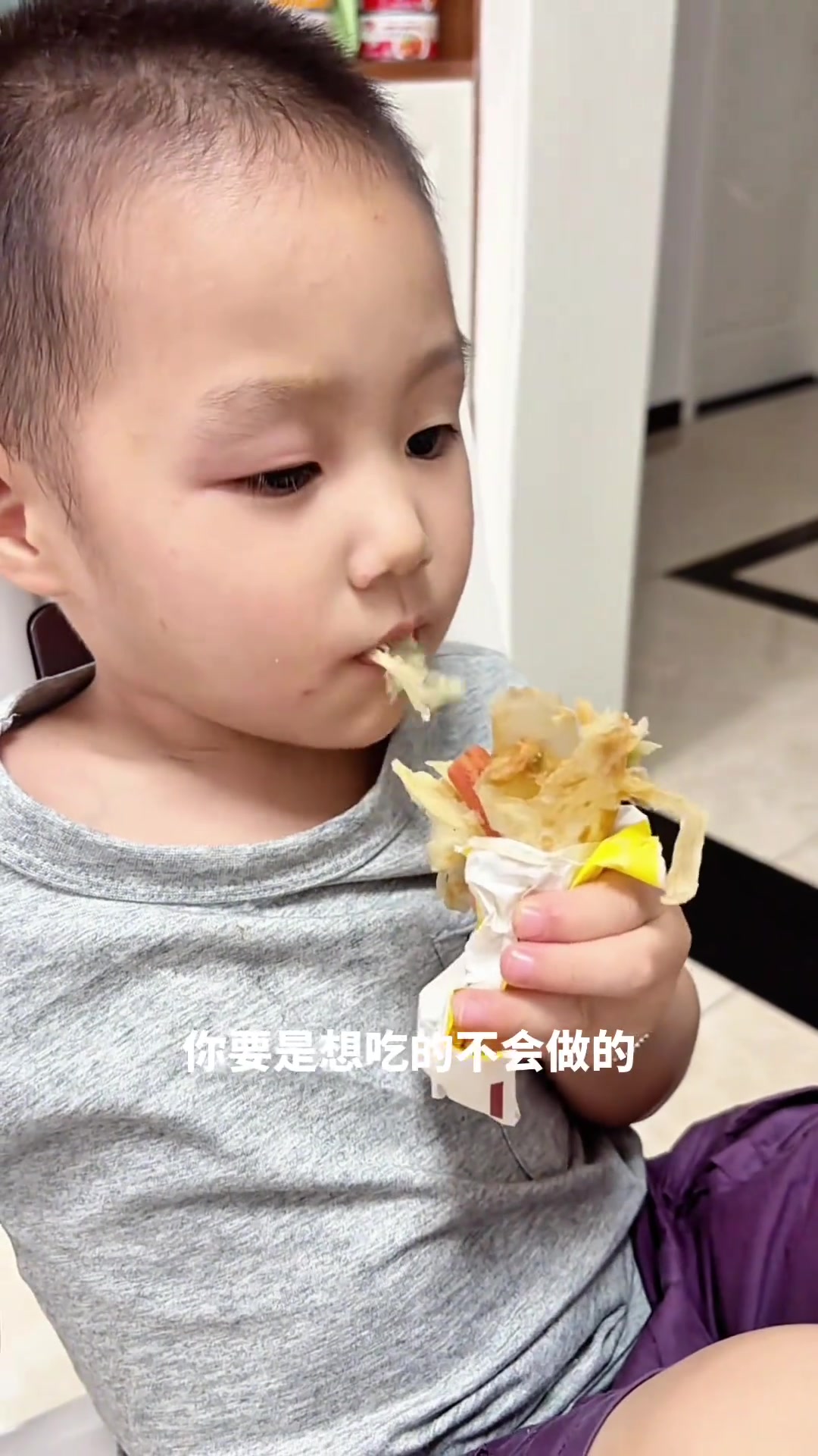孩子开学了早晨不知道吃什么恁就像这样多做些手抓饼放冰箱里冷冻