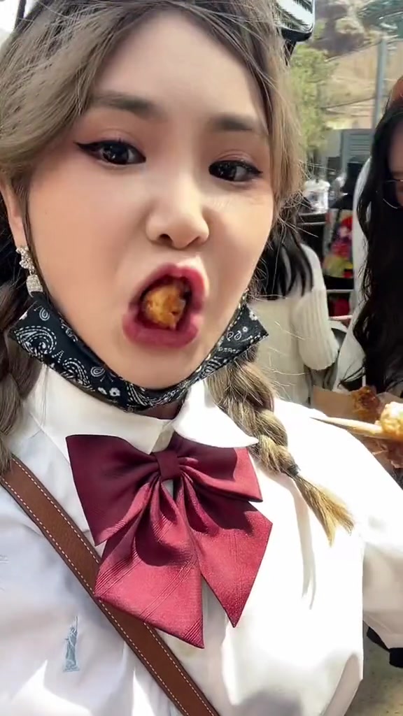 环球影城的美食们茜茜来啦～可爱萌快帮我算算我吃了多少?