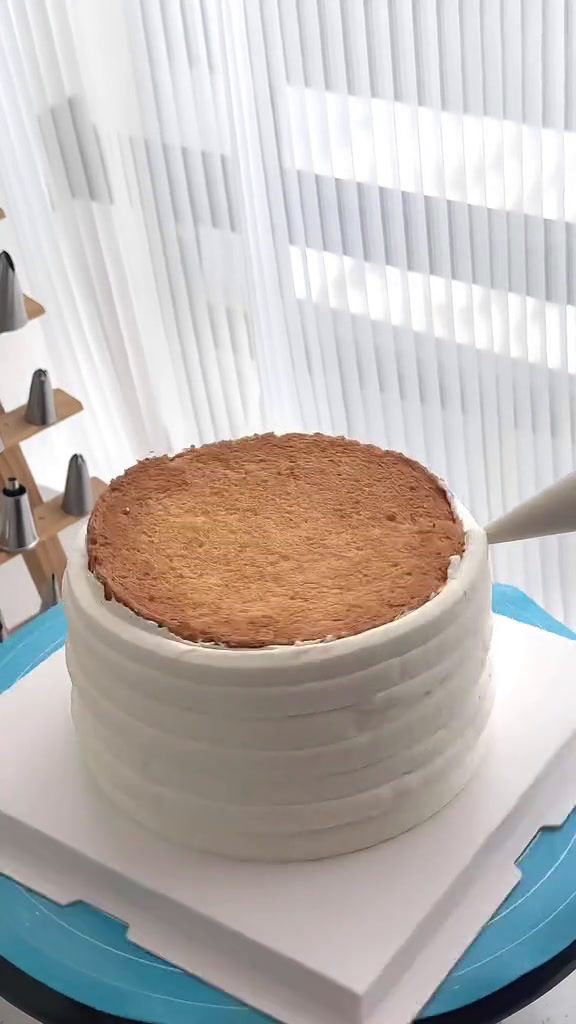 沉浸式做蛋糕 / 蜡笔小新手绘蛋糕!