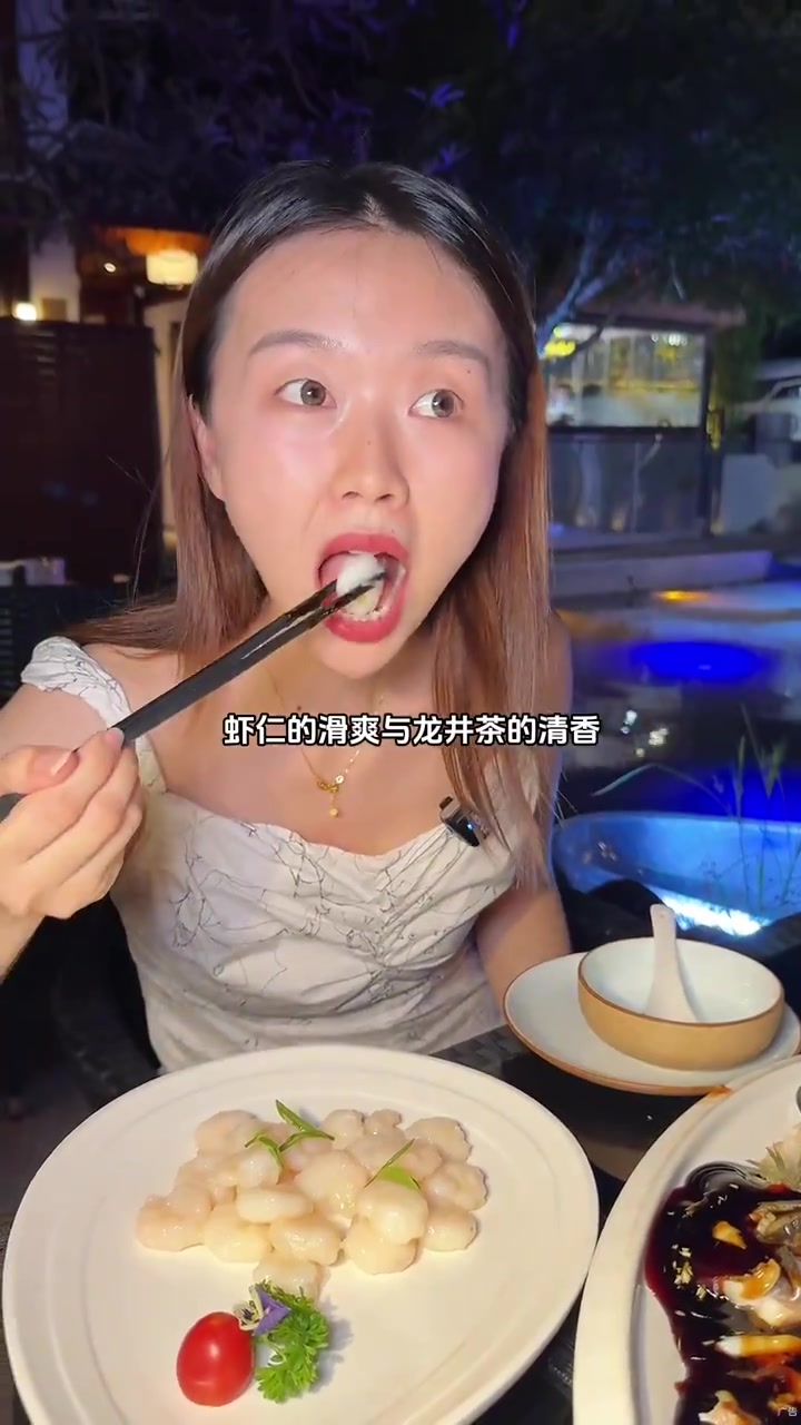 来杭州旅游怎能不吃杭帮菜呢 西湖醋鱼真的是好吃的!