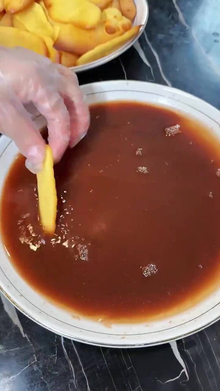 保姆丽姐在家自制提拉米苏,味道跟外面买来的一样