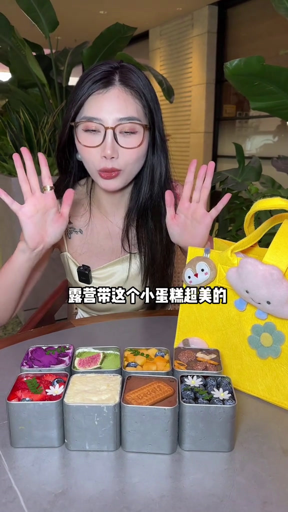 99的盒子蛋糕送超可爱的小包包啊。