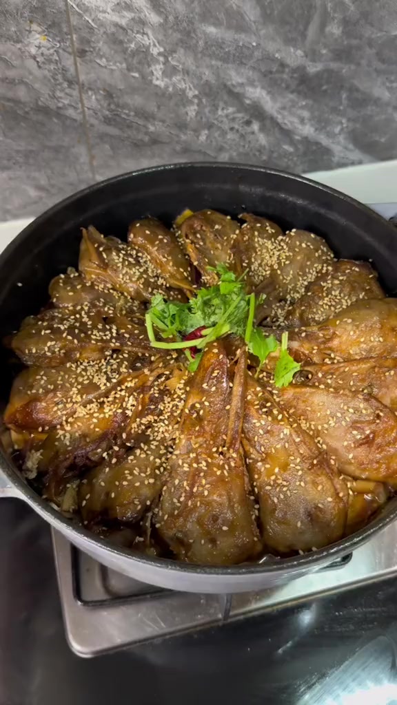 干锅鸭头味道超级好 今天又复刻了饭店版的干锅鸭头