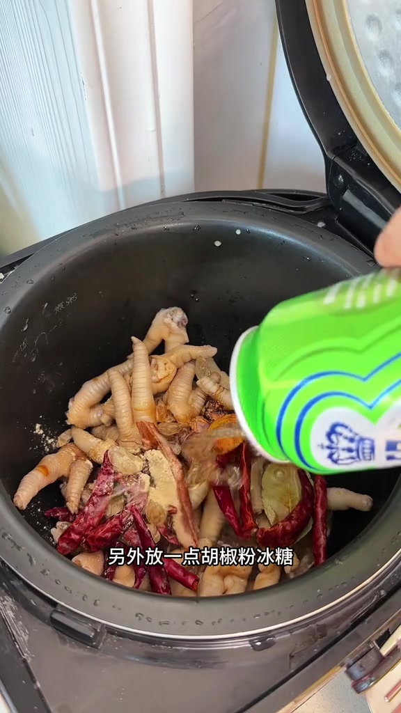 教你们做正宗的江西辣炒鸡爪,香辣入味,好吃下九又下饭