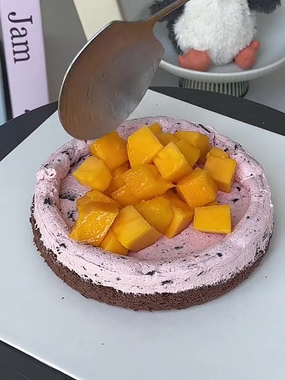 啃啃首创草莓奥利奥奶油蛋糕!请多多关心吧～