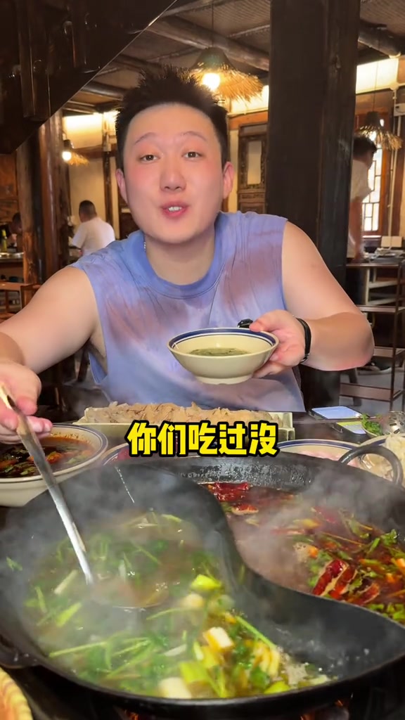 来到美丽的乐山!一定要去苏稽吃个跷脚牛肉!