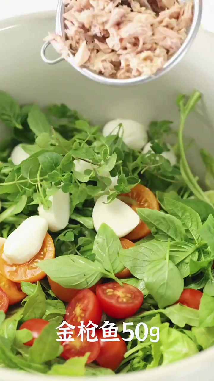 清爽开胃的 藜麦金枪鱼沙拉配蜜桃酸奶,去brunch吧!