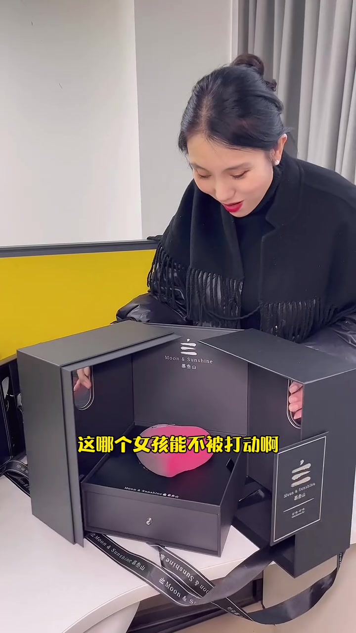 女神们生日桌上不可少的蛋糕,高颜值慕斯蛋糕口感很妙,妥妥拍照神器,让生日意义非凡