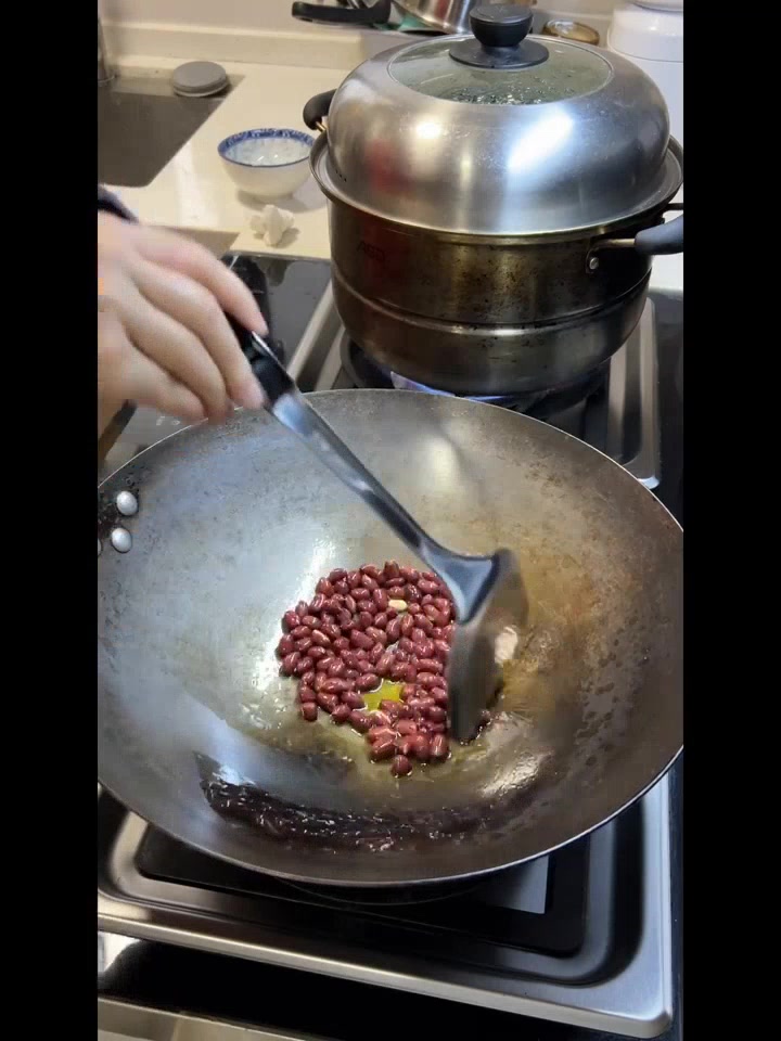 快来试试这道爆炒小鱼干,让你胃口大开!