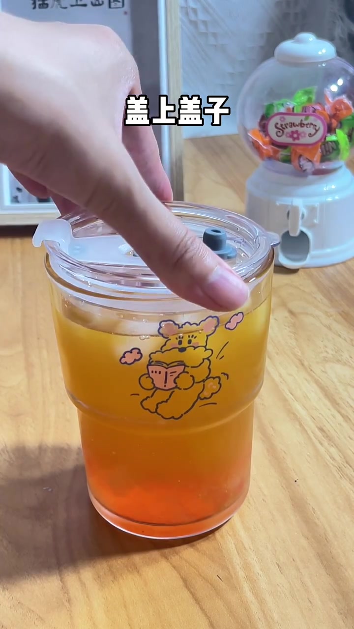 这么热的天气怎么度过.当然是来一杯多肉桃桃.~