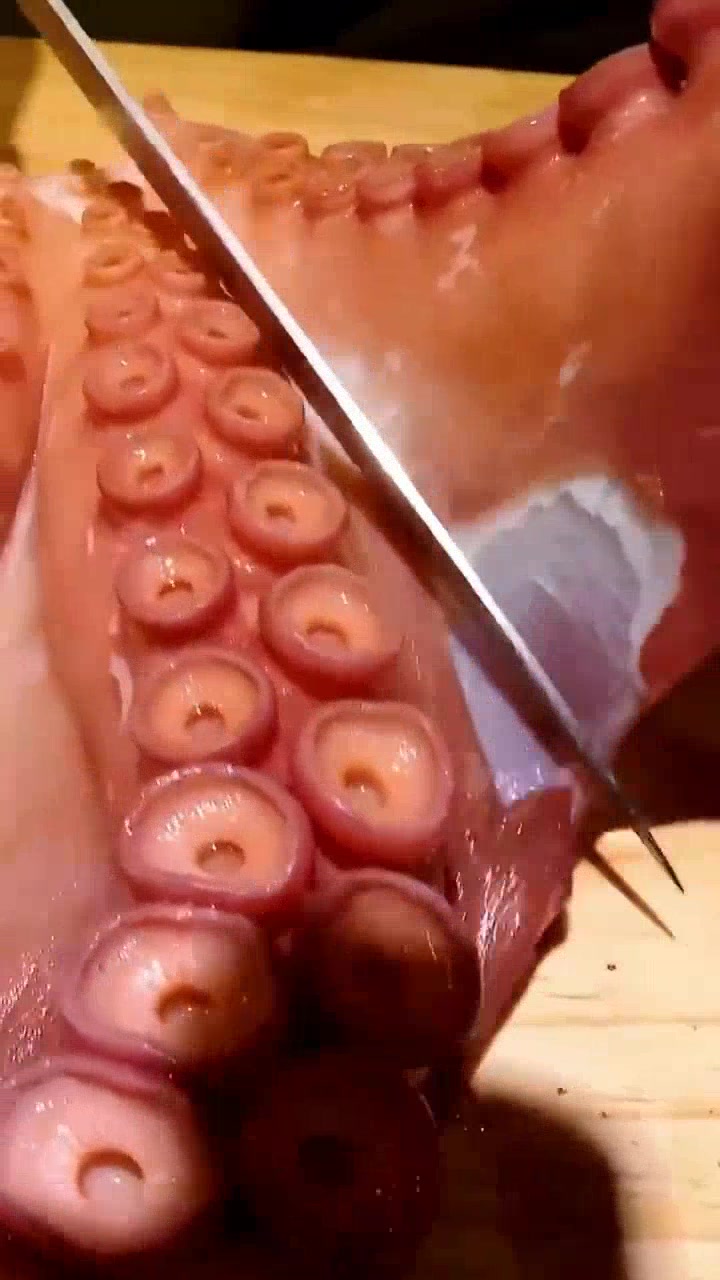巨型章鱼,生吃还是熟吃?