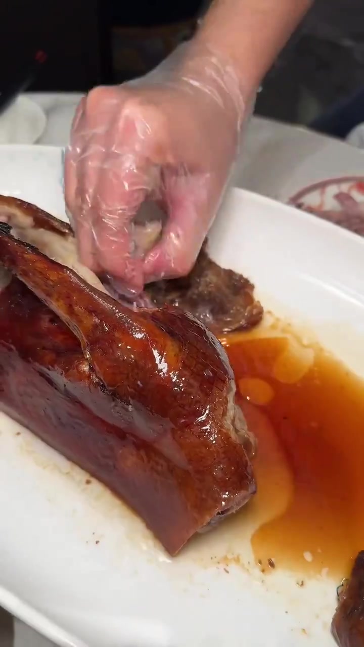 做了33年的金奖烧鹅,谁懂这一口的含金量!