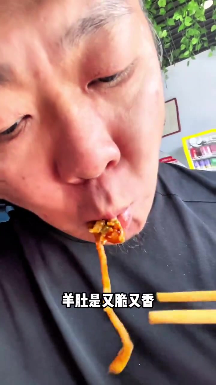 和 吃万荣特色美食“羊肉饸络”“猪肉拌芹菜”「下」