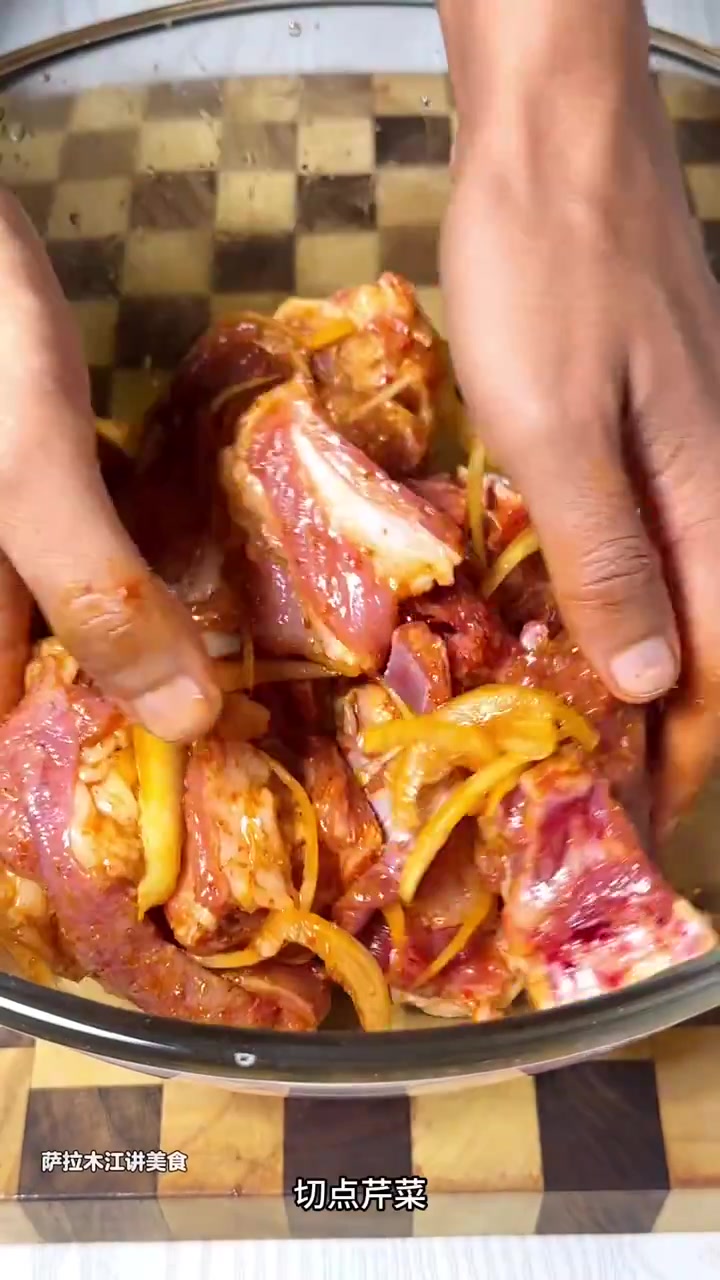 今天突然很想吃肉,然后想来想去还是做了焖锅肉